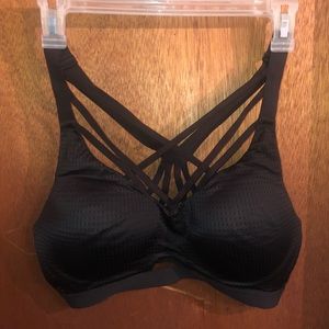 Victoria secret sport bra COMES W/ push up bra